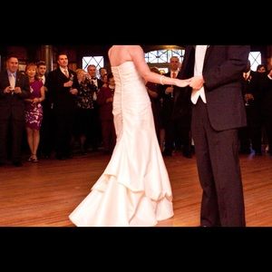 Jenny Lee wedding dress purchased at Klienfeld NYC in 2009